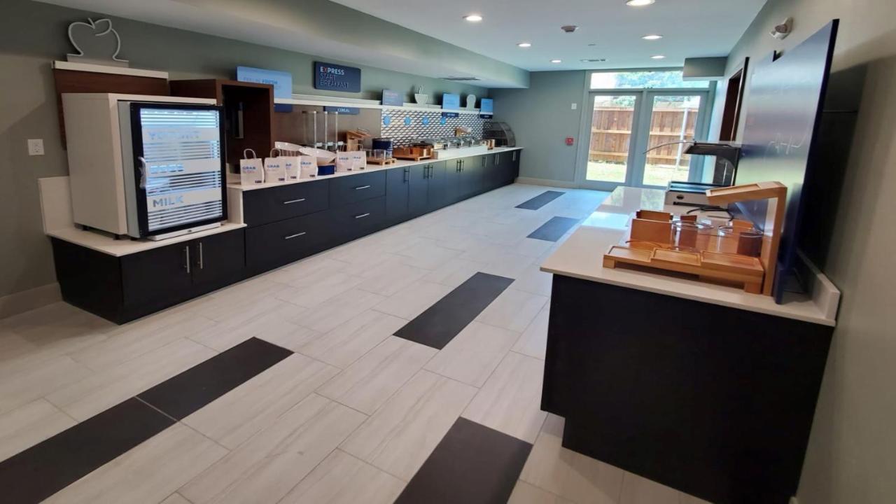 Holiday Inn Express & Suites Arlington North - Stadium Area By Ihg Exterior photo