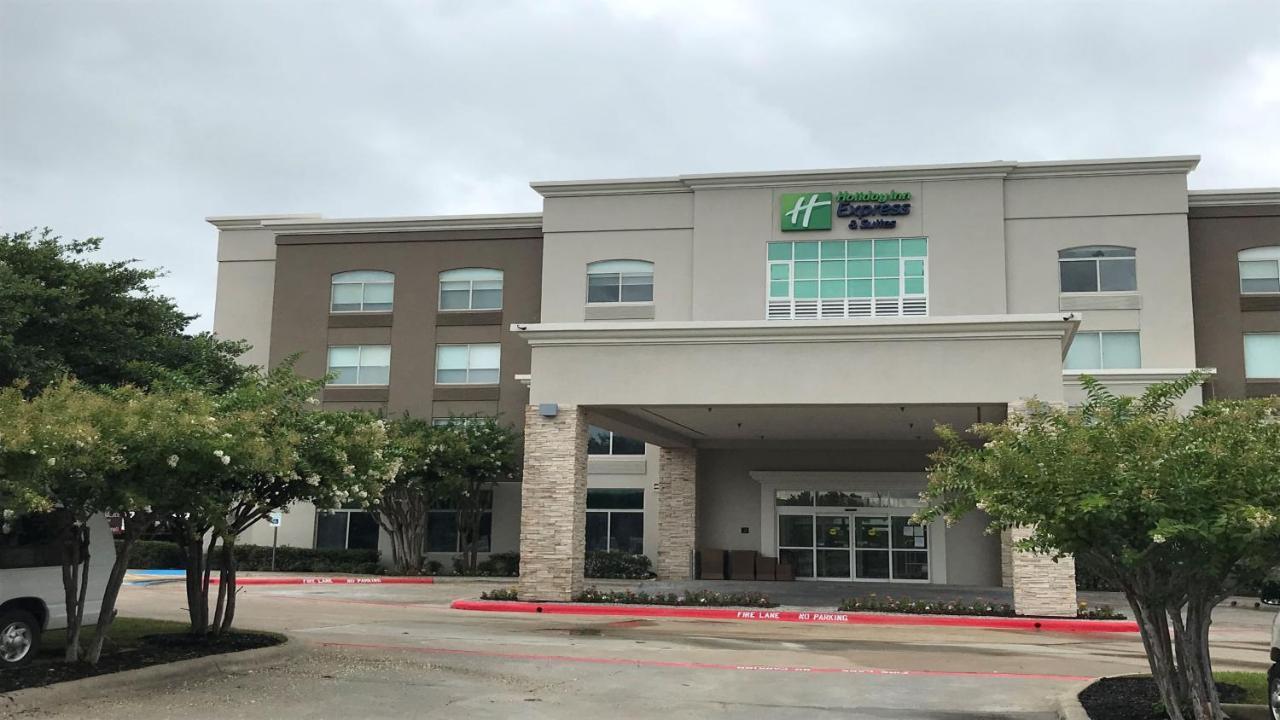 Holiday Inn Express & Suites Arlington North - Stadium Area By Ihg Exterior photo